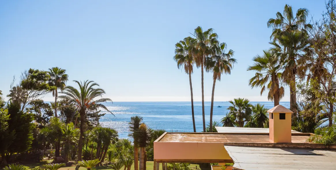 Sale of detached villa in New Golden Mile 13