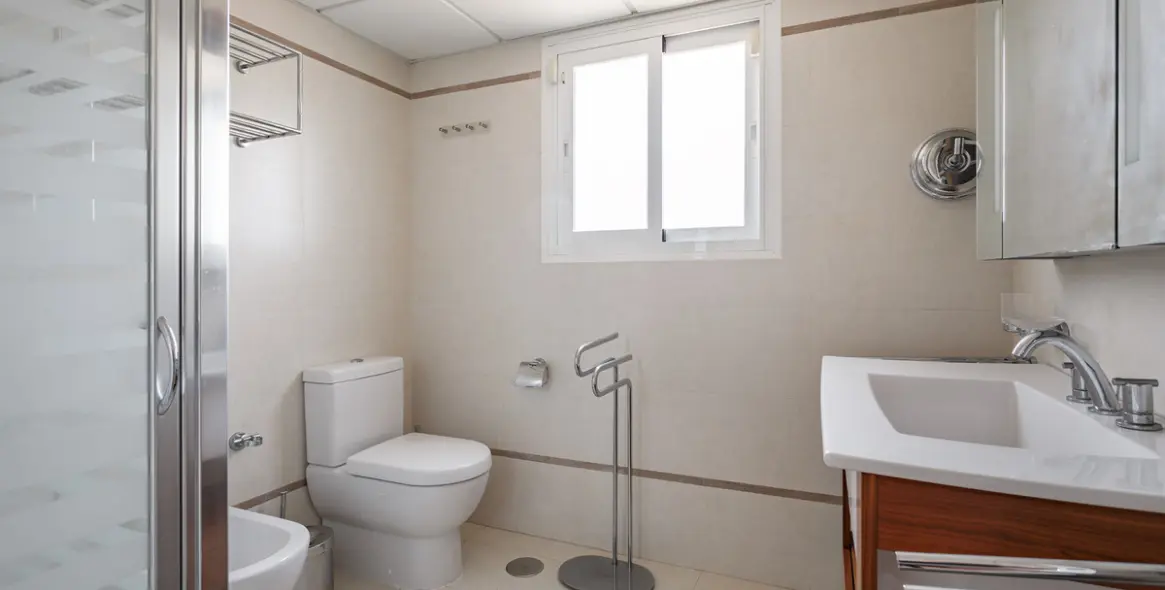 Sale of detached villa in New Golden Mile 27