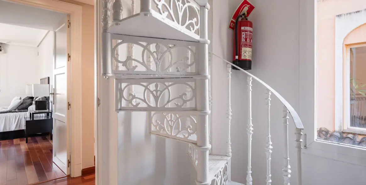 Sale of detached villa in New Golden Mile 28