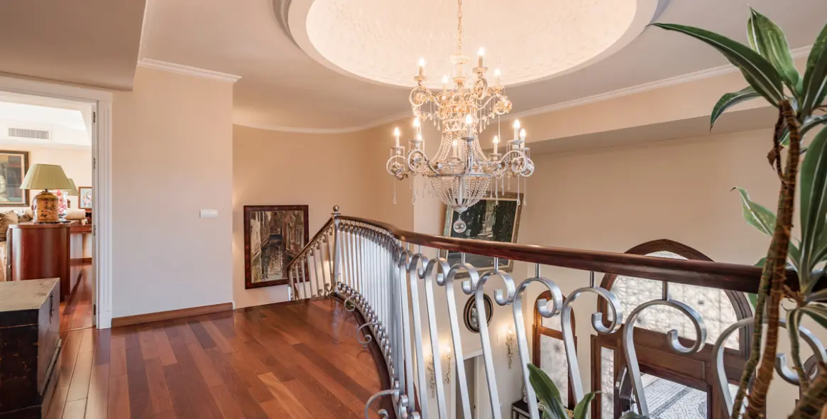 Sale of detached villa in New Golden Mile 35