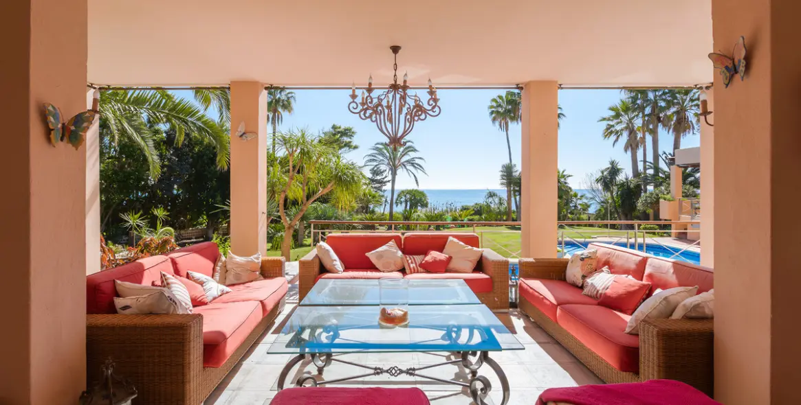 Sale of detached villa in New Golden Mile 43