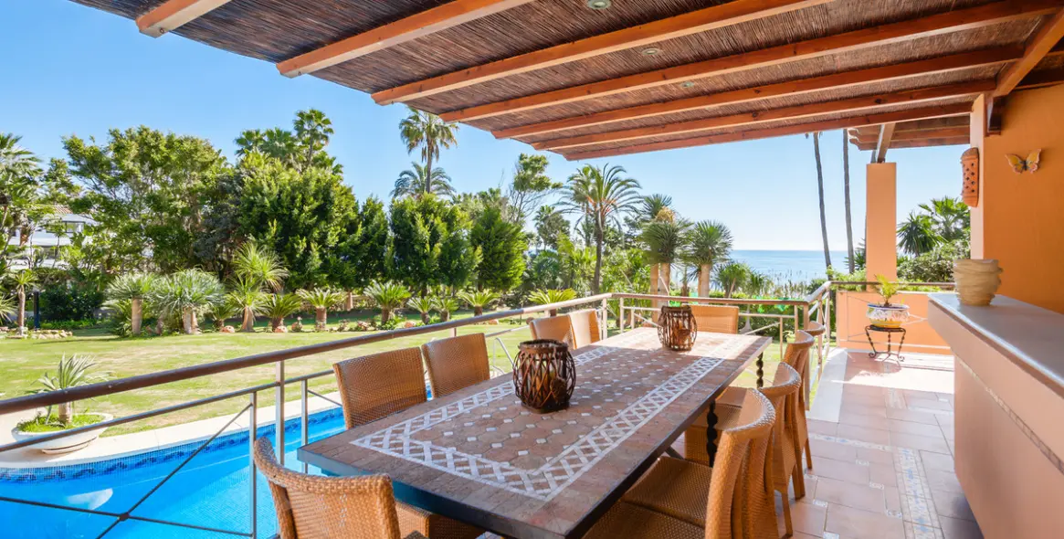 Sale of detached villa in New Golden Mile 47