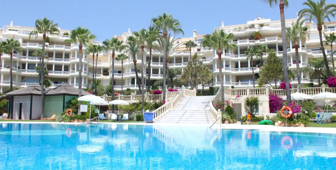 Sale of penthouse in Estepona (district New Golden Mile) 1