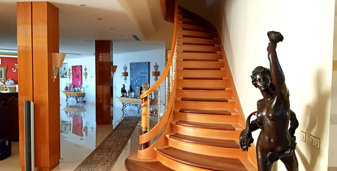 Sale of penthouse in New Golden Mile 14