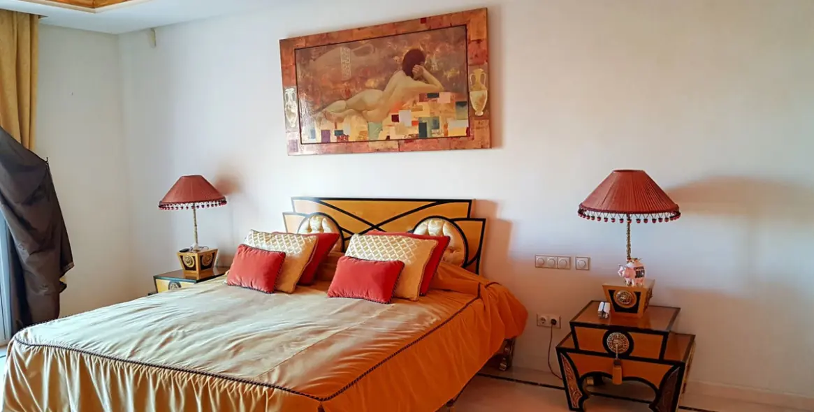 Sale of penthouse in New Golden Mile 17