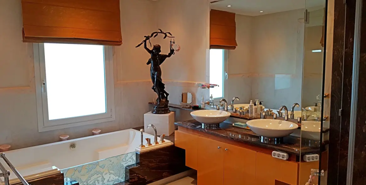 Sale of penthouse in New Golden Mile 21