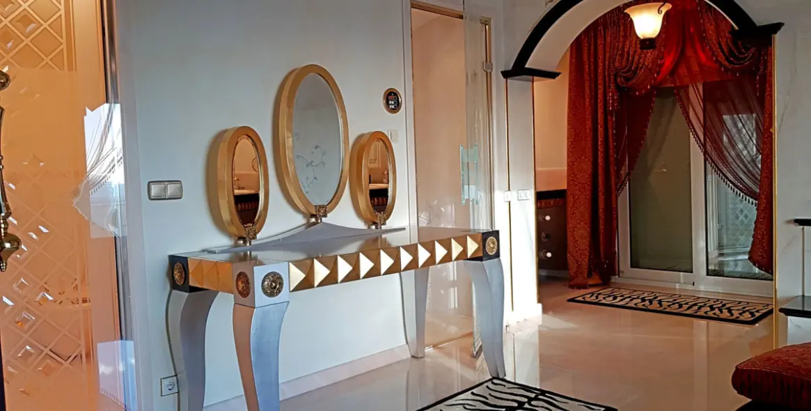Sale of penthouse in New Golden Mile 33
