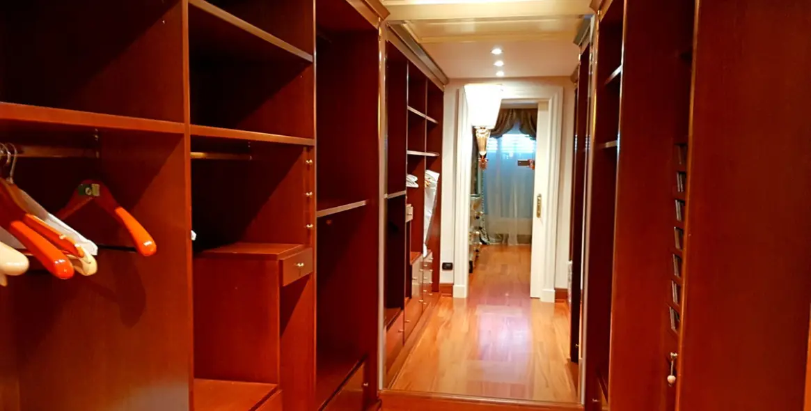 Sale of penthouse in New Golden Mile 39