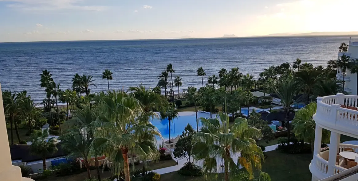 Sale of penthouse in New Golden Mile 48