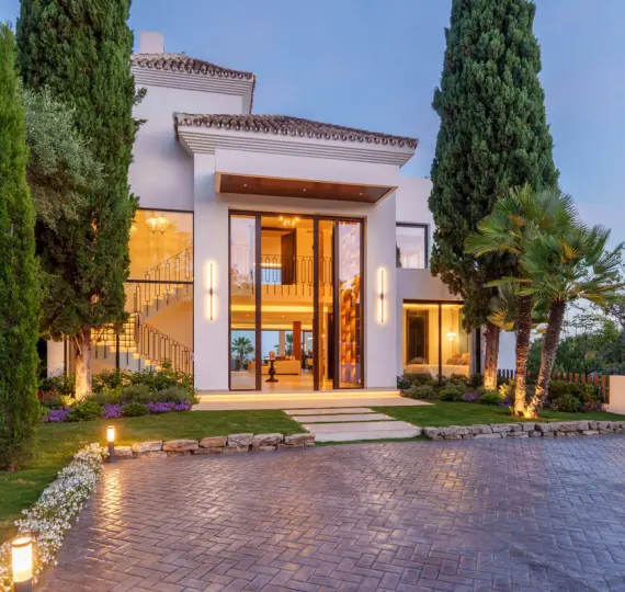 Продажа  отдельно стоящей виллы в Nueva Andalucía