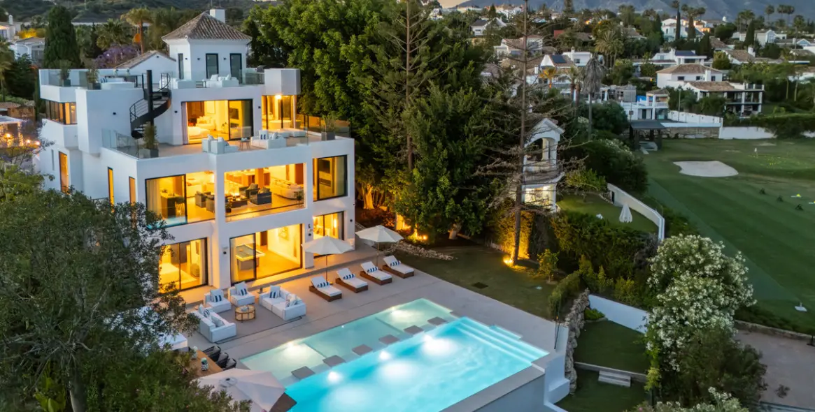 Продажа  отдельно стоящей виллы в Nueva Andalucía 2