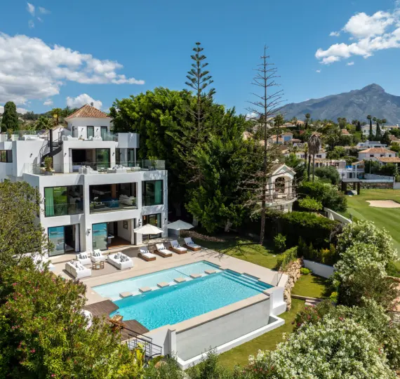 Продажа  отдельно стоящей виллы в Nueva Andalucía