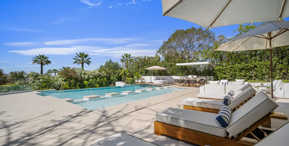 Продажа  отдельно стоящей виллы в Nueva Andalucía 5