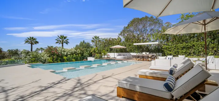 Продажа  отдельно стоящей виллы в Nueva Andalucía 4