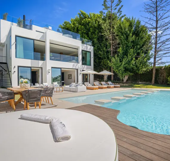 Продажа  отдельно стоящей виллы в Nueva Andalucía