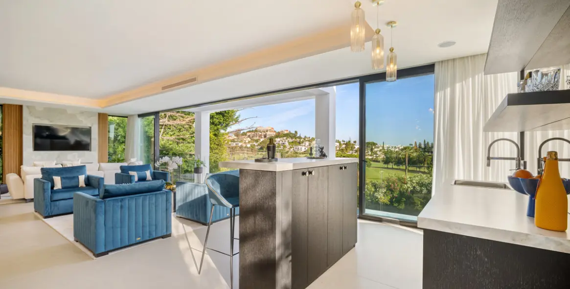 Продажа  отдельно стоящей виллы в Nueva Andalucía 18