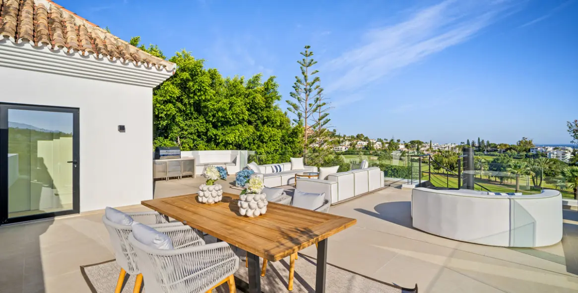 Venta de villa independiente en Nueva Andalucía 35