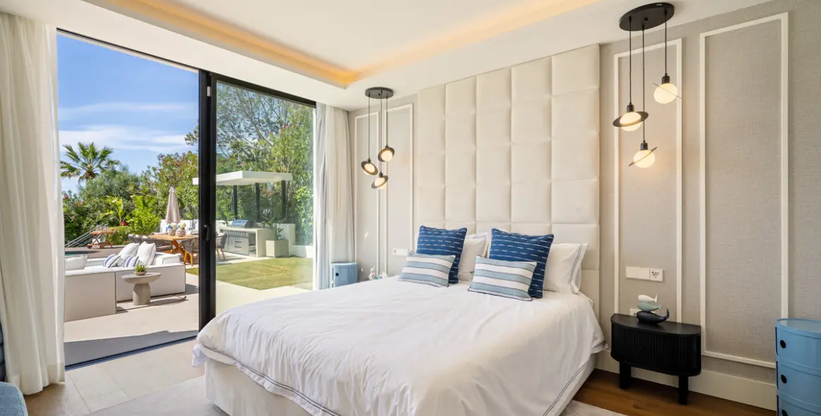 Venta de villa independiente en Nueva Andalucía 37