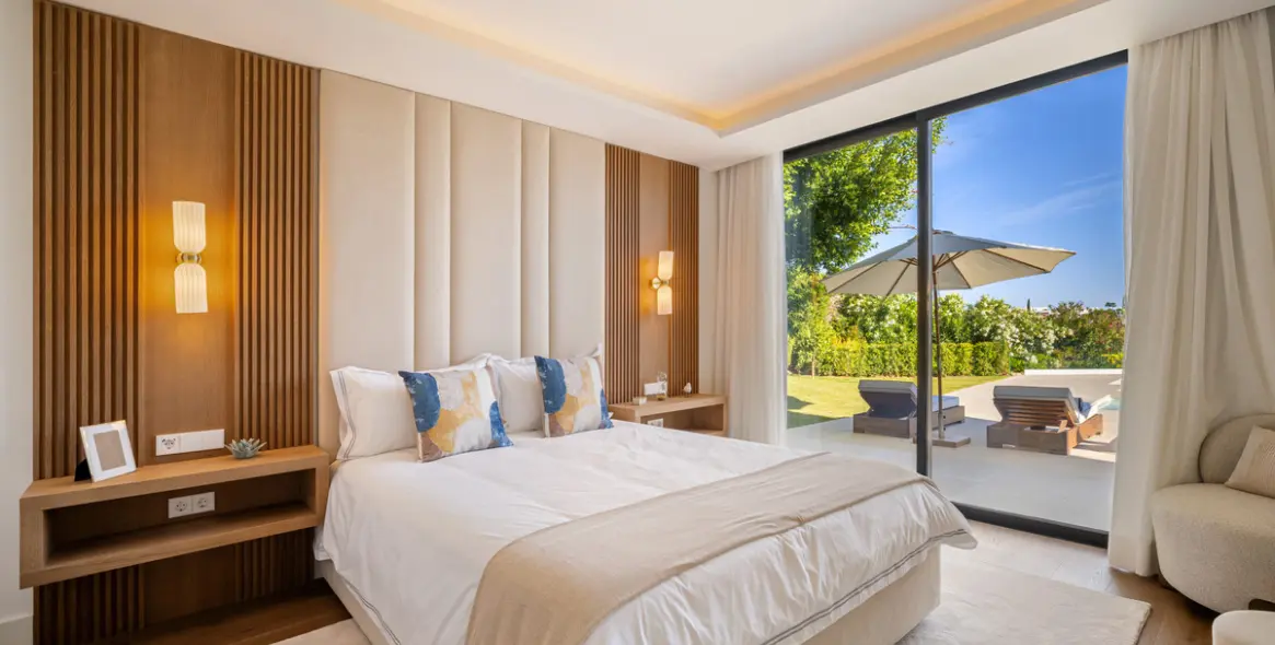 Venta de villa independiente en Nueva Andalucía 38