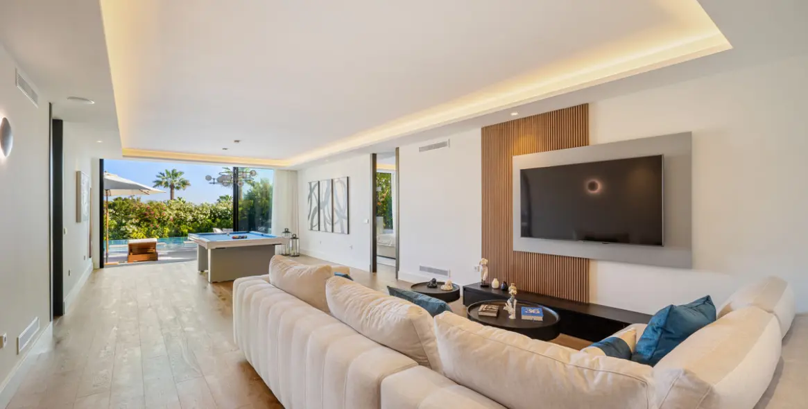 Venta de villa independiente en Nueva Andalucía 41