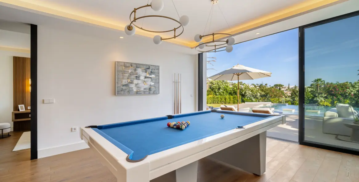 Venta de villa independiente en Nueva Andalucía 43