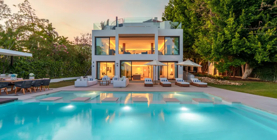 Venta de villa independiente en Nueva Andalucía 52