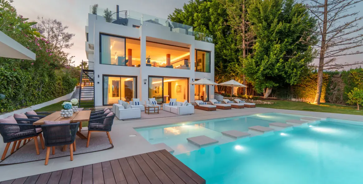 Venta de villa independiente en Nueva Andalucía 53