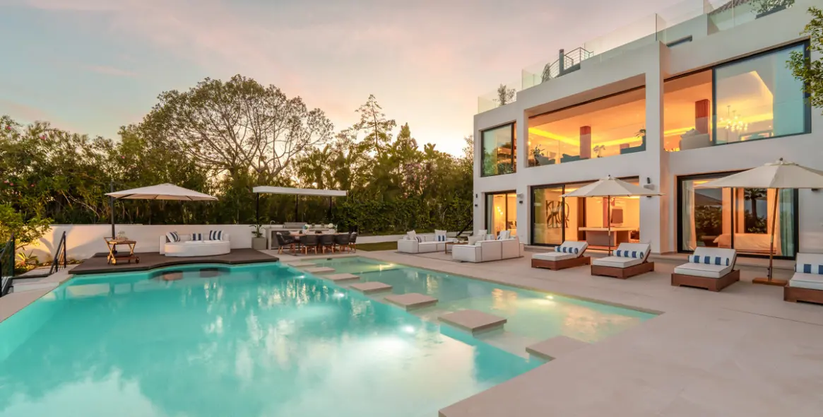 Venta de villa independiente en Nueva Andalucía 54