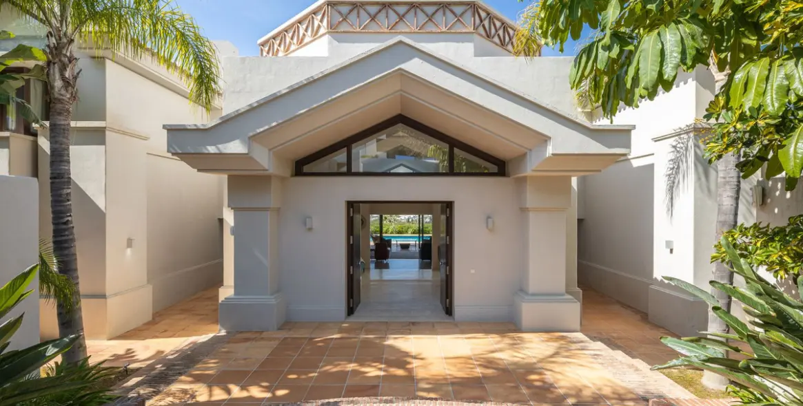 Продажа  отдельно стоящей виллы в Benahavís (район Los Flamingos) 3