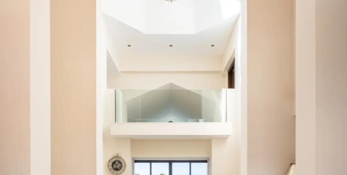 Продажа  отдельно стоящей виллы в Benahavís (район Los Flamingos) 4