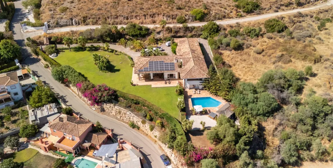 Sale of detached villa in Benahavís 11