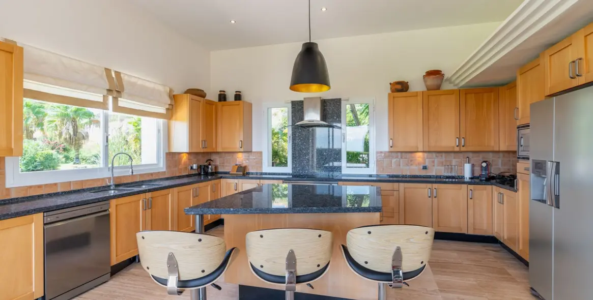 Sale of detached villa in Benahavís 17