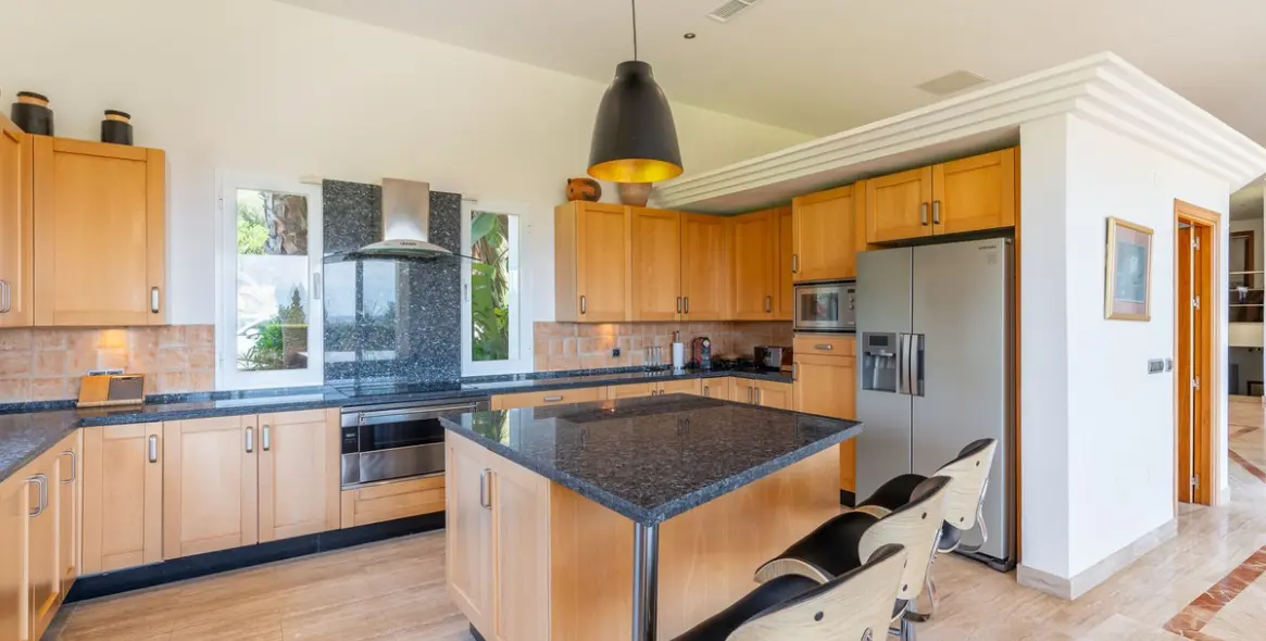 Sale of detached villa in Benahavís 18