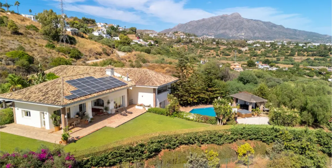 Sale of detached villa in Benahavís 1