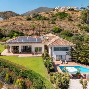 Sale of detached villa in Benahavís