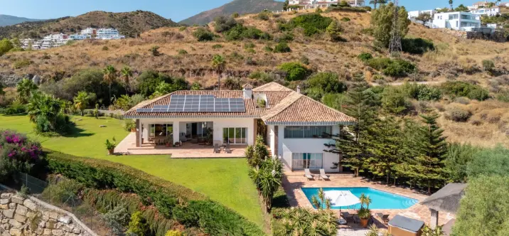 Sale of detached villa in Benahavís 1