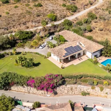 Sale of detached villa in Benahavís