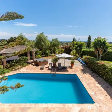 Sale of detached villa in Benahavís