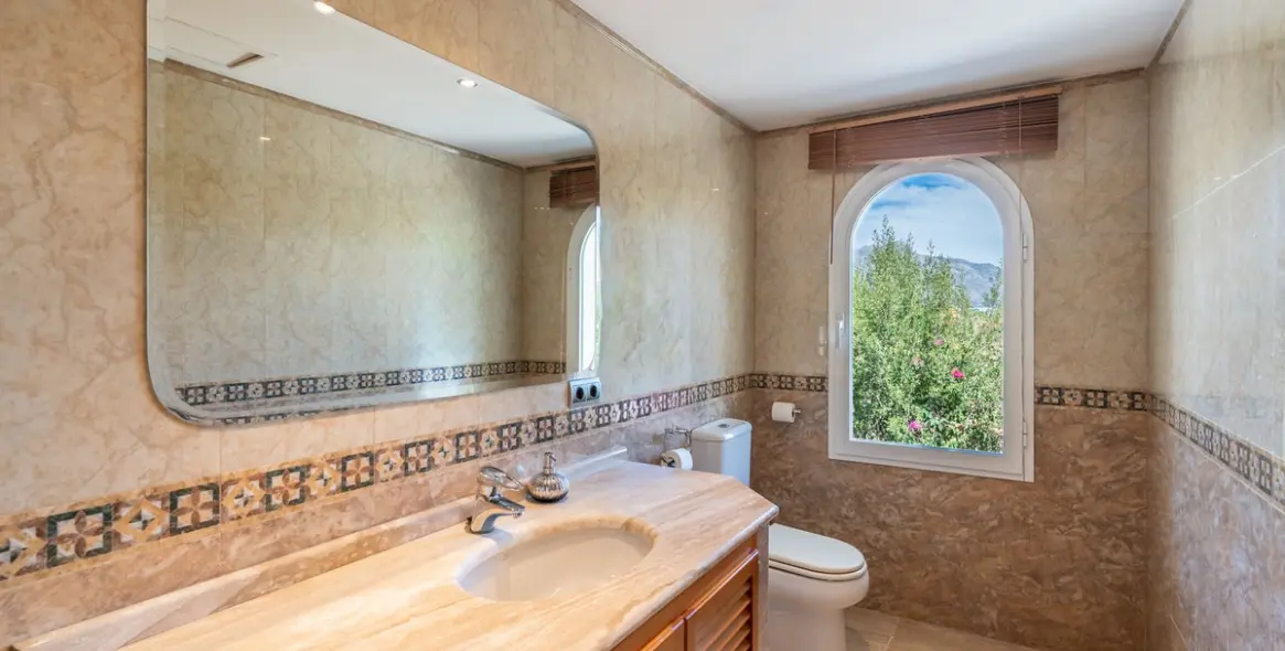 Sale of detached villa in Benahavís 30