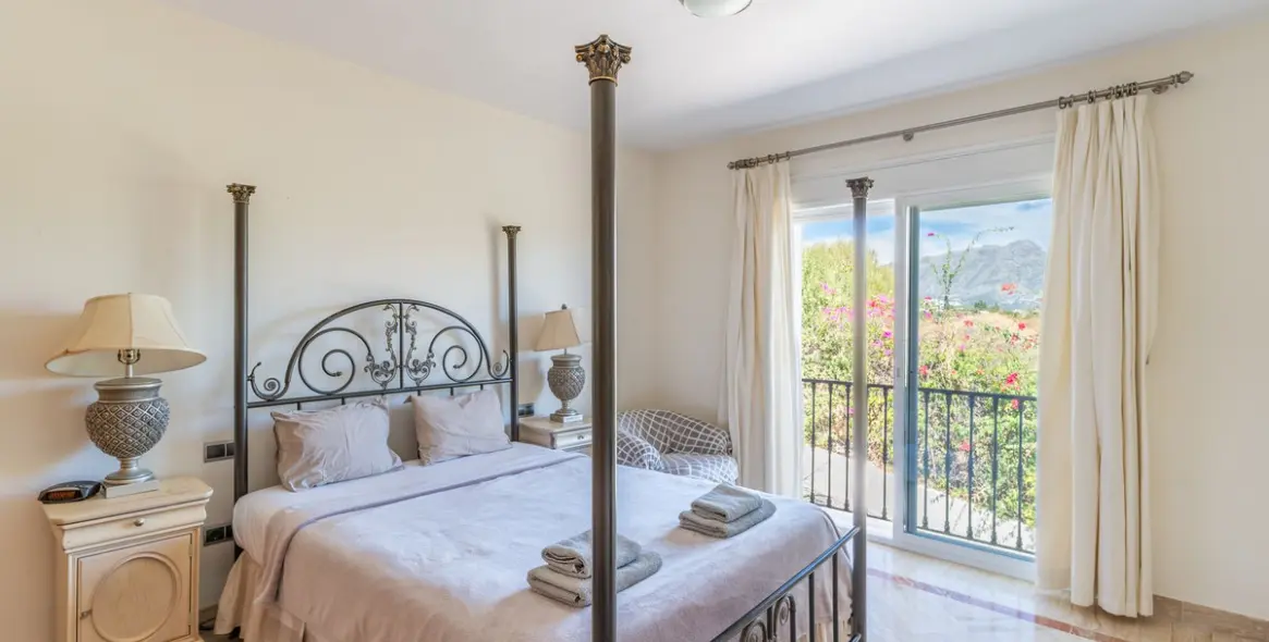 Sale of detached villa in Benahavís 31