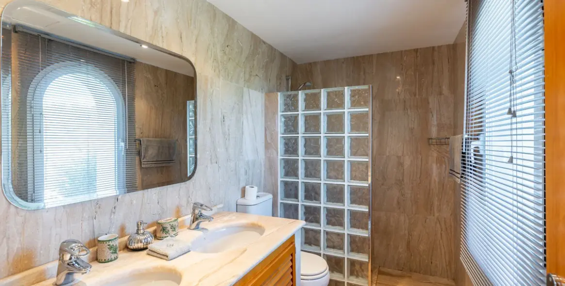 Sale of detached villa in Benahavís 37