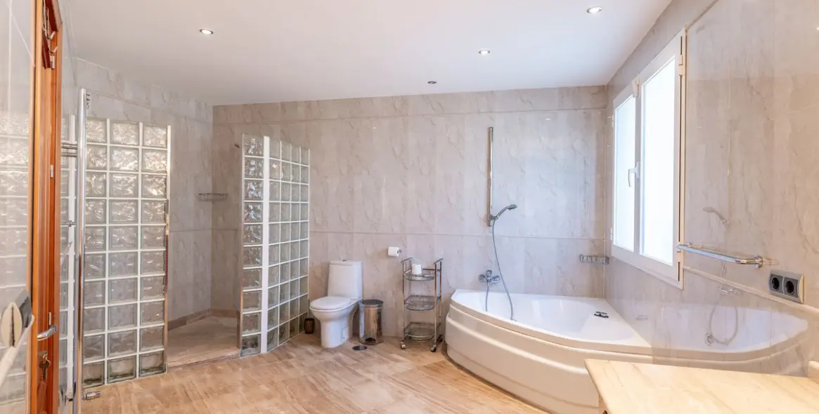 Sale of detached villa in Benahavís 43