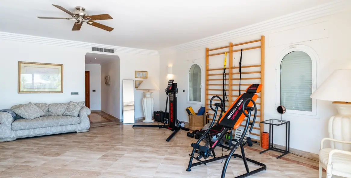 Sale of detached villa in Benahavís 50