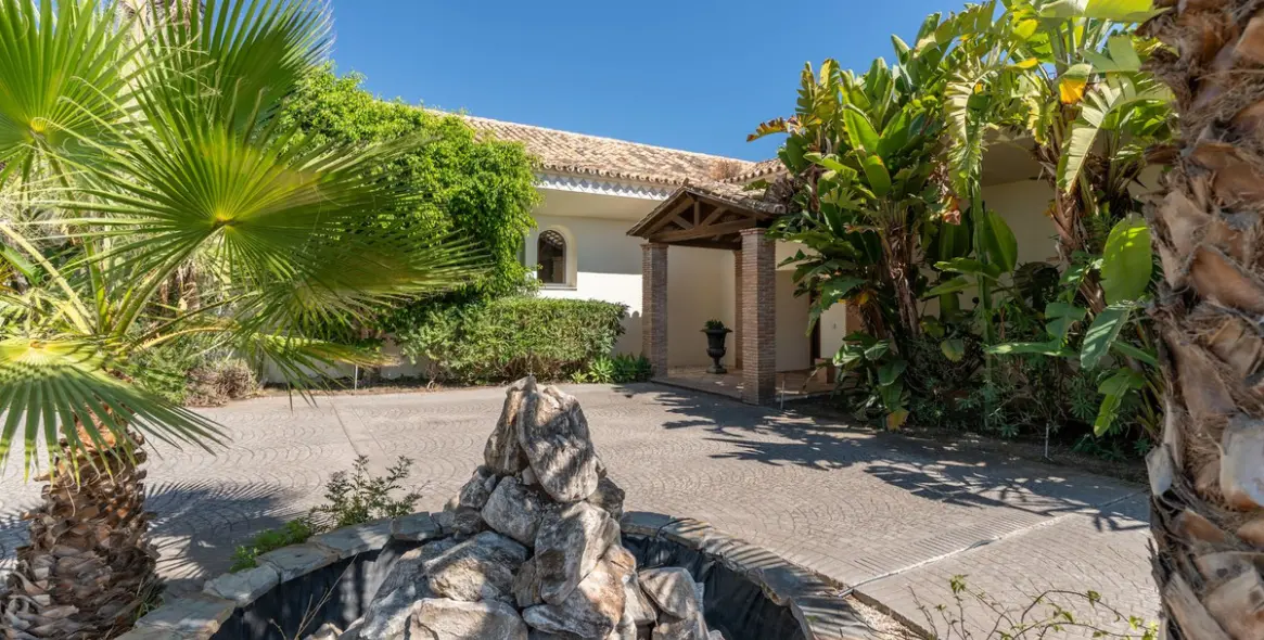 Sale of detached villa in Benahavís 53