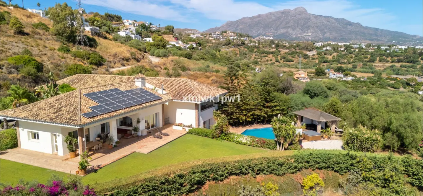 Sale of detached villa in Benahavís 0