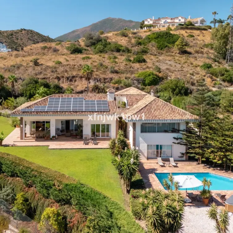 Sale of detached villa in Benahavís