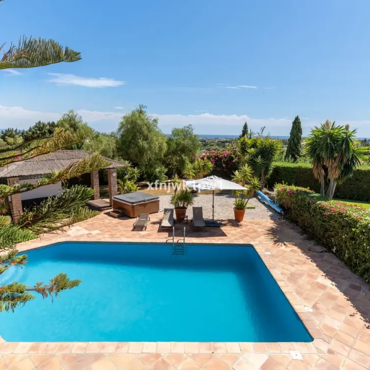 Sale of detached villa in Benahavís