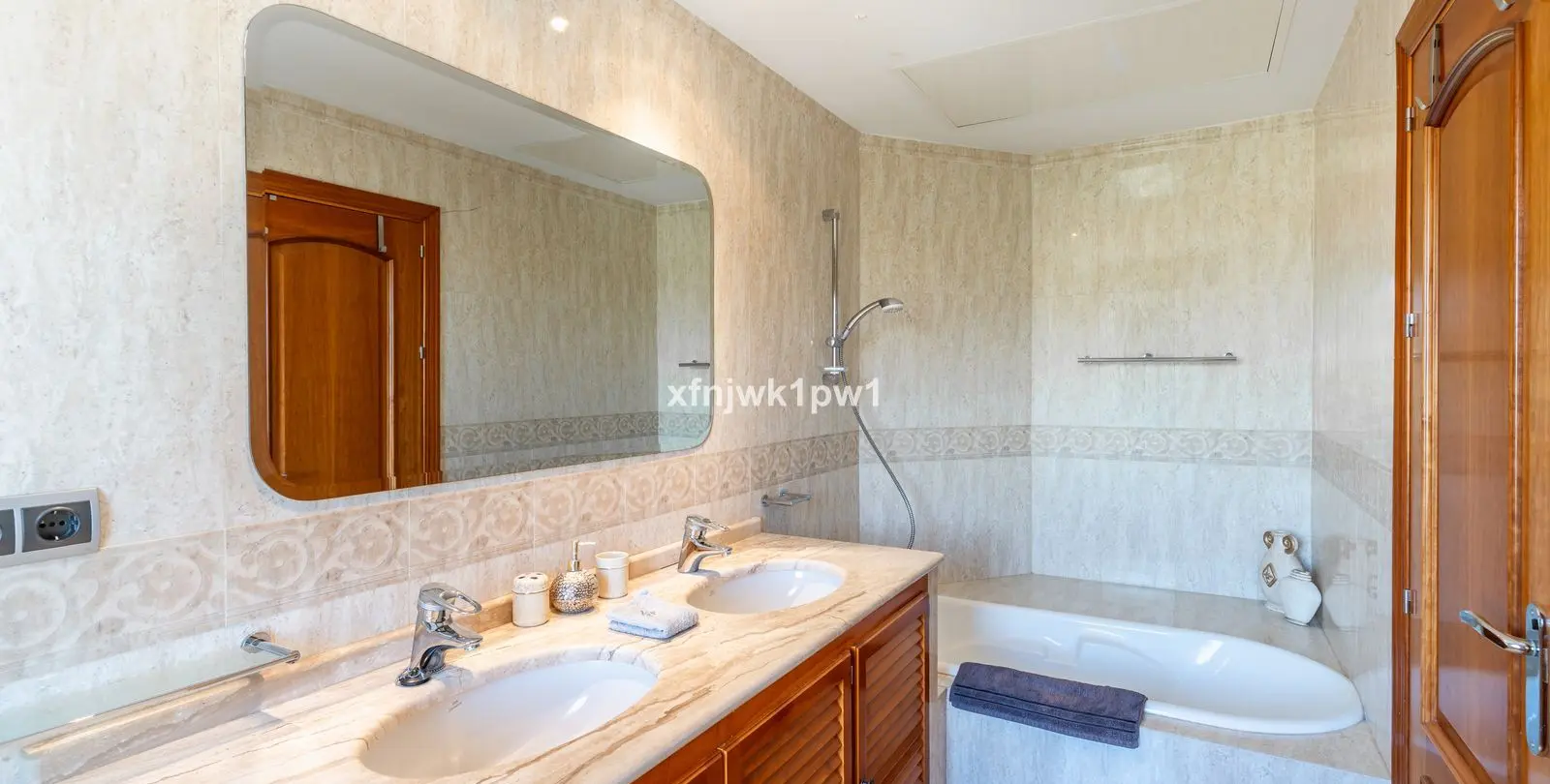 Sale of detached villa in Benahavís 34