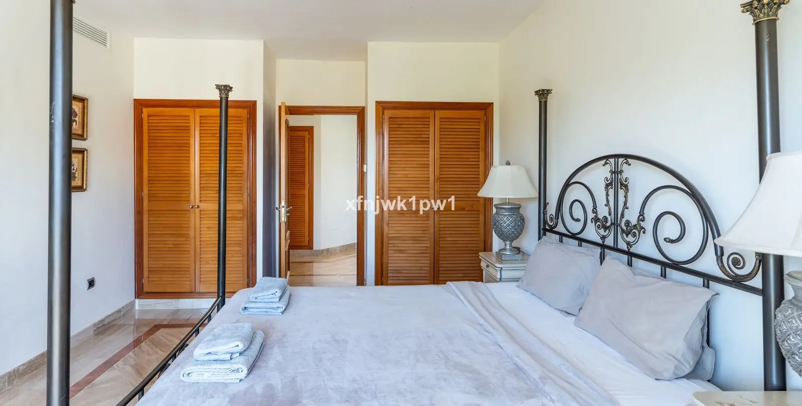 Sale of detached villa in Benahavís 35