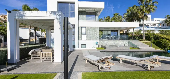 Sale of detached villa in Benahavís 0